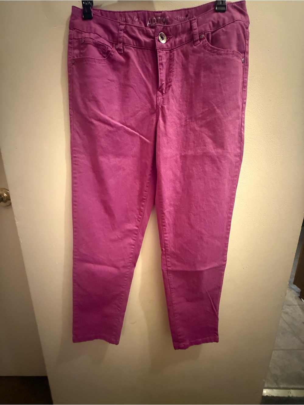 Apt. 9 Fuchsia Cropped Pants